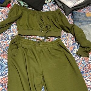 Off shoulder green sweatsuit set